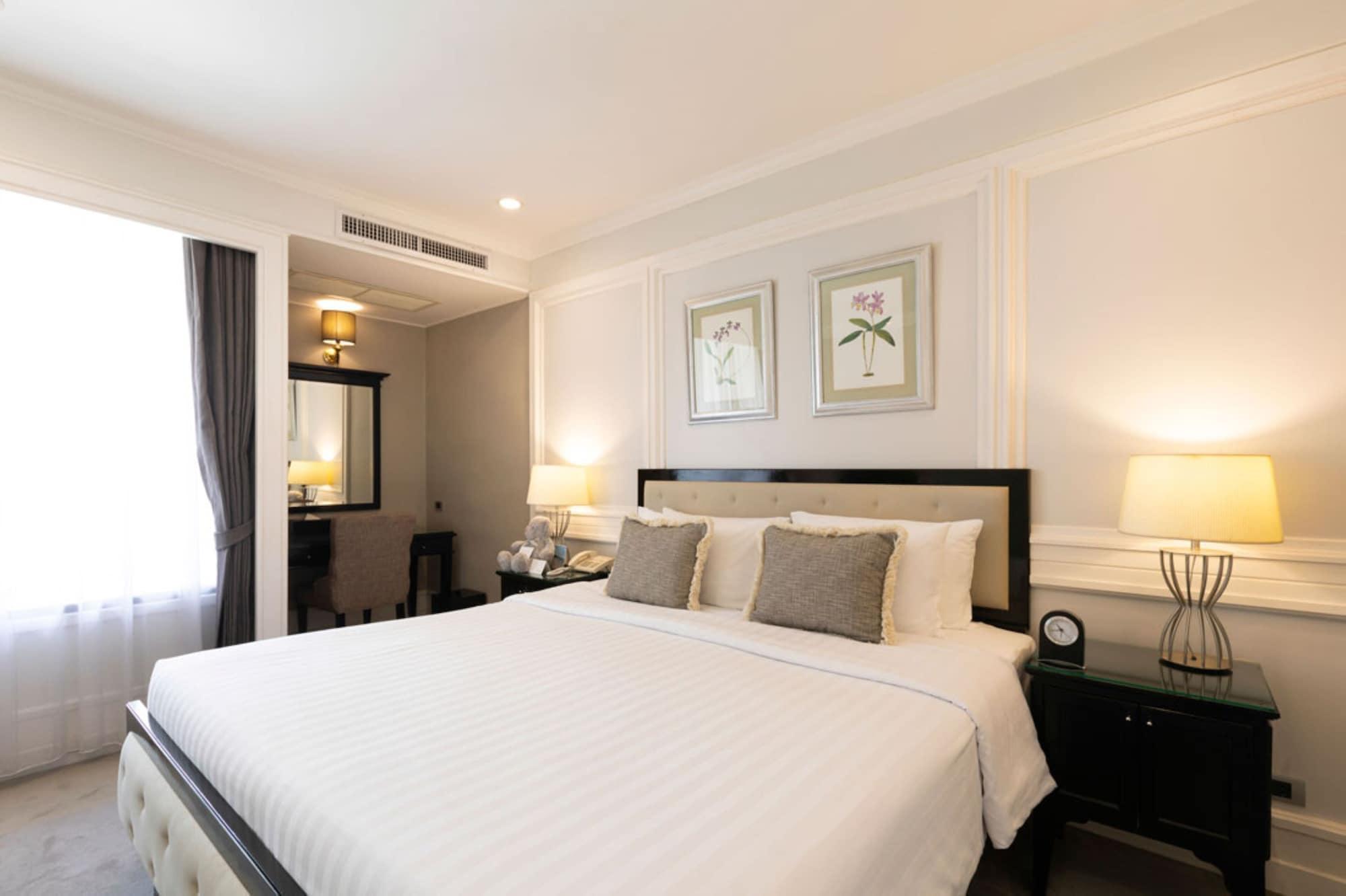 Cape House Langsuan Hotel Bangkok Exterior photo Deluxe Room