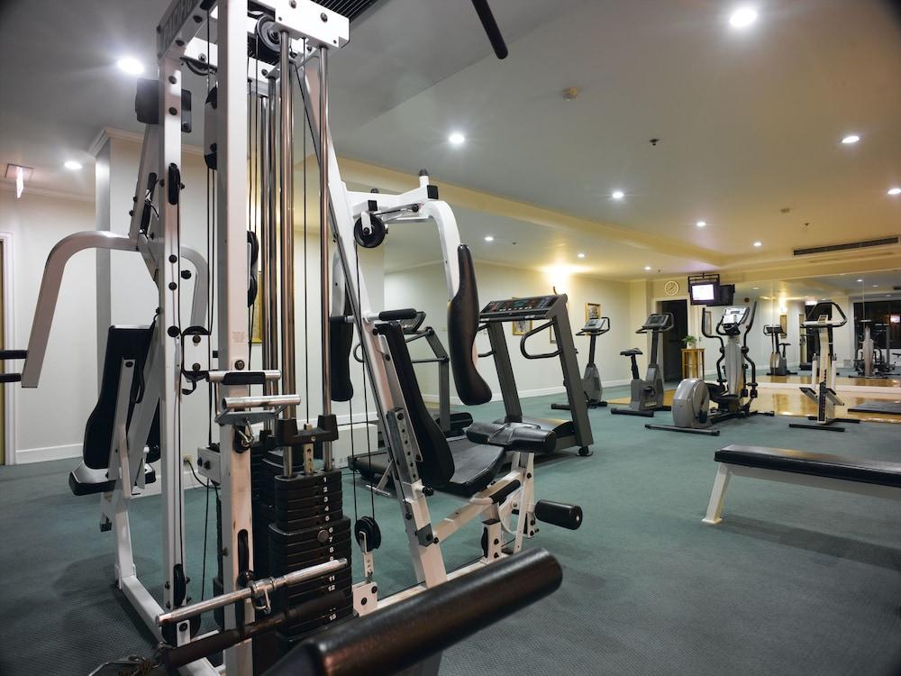 Cape House Langsuan Hotel Bangkok Exterior photo A gym