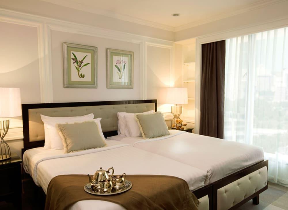 Cape House Langsuan Hotel Bangkok Exterior photo A bedroom at the hotel