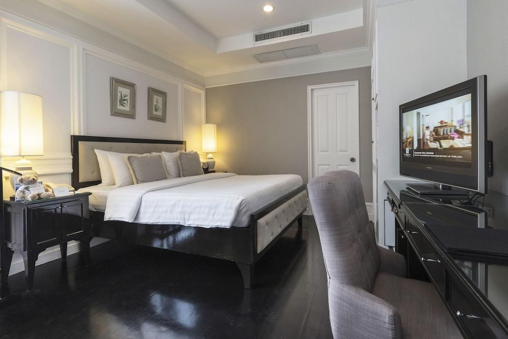 Cape House Langsuan Hotel Bangkok Exterior photo Deluxe Room