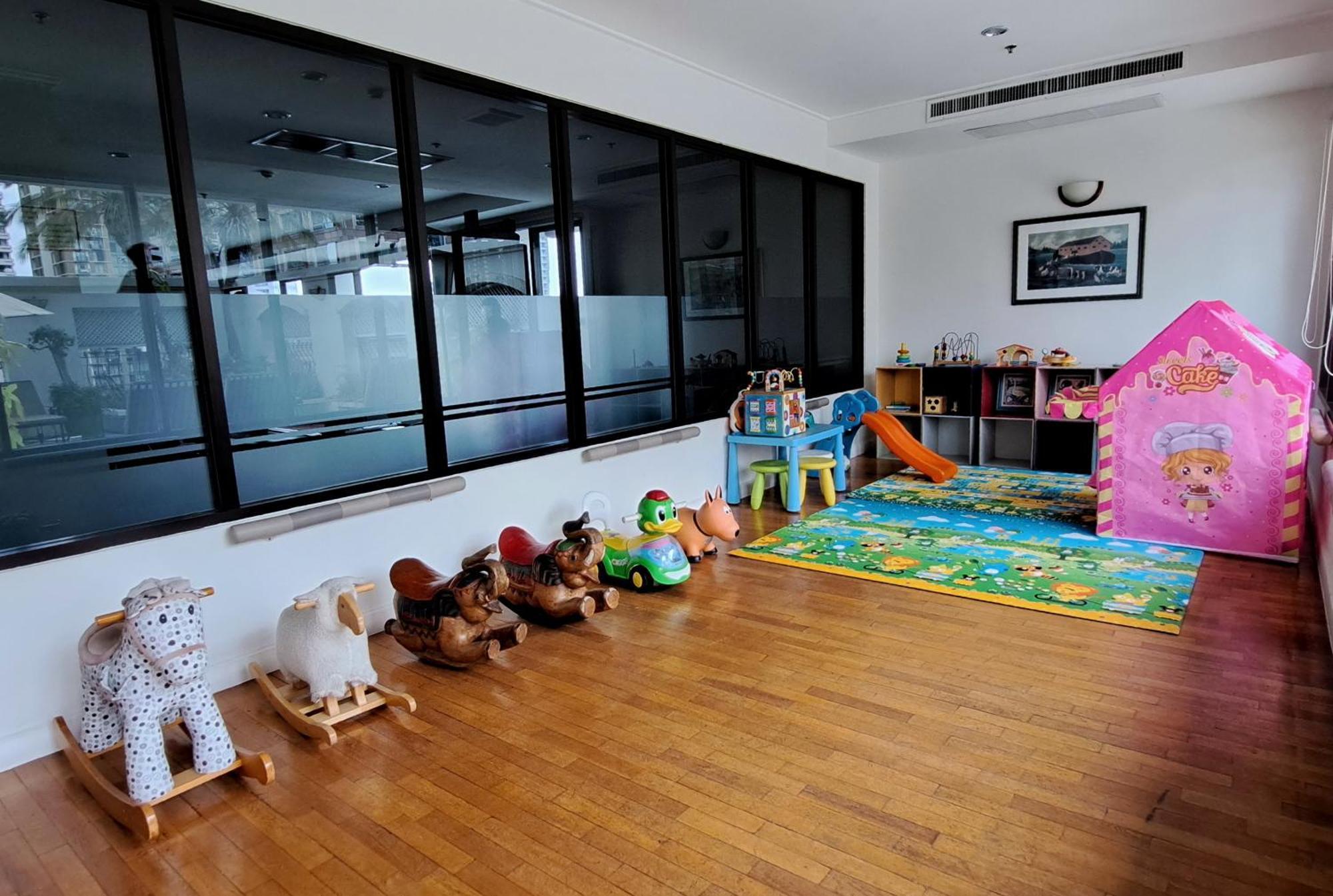 Cape House Langsuan Hotel Bangkok Exterior photo A Montessori classroom