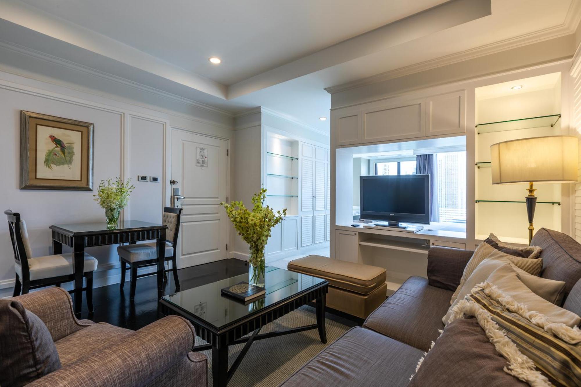 Cape House Langsuan Hotel Bangkok Exterior photo Living room