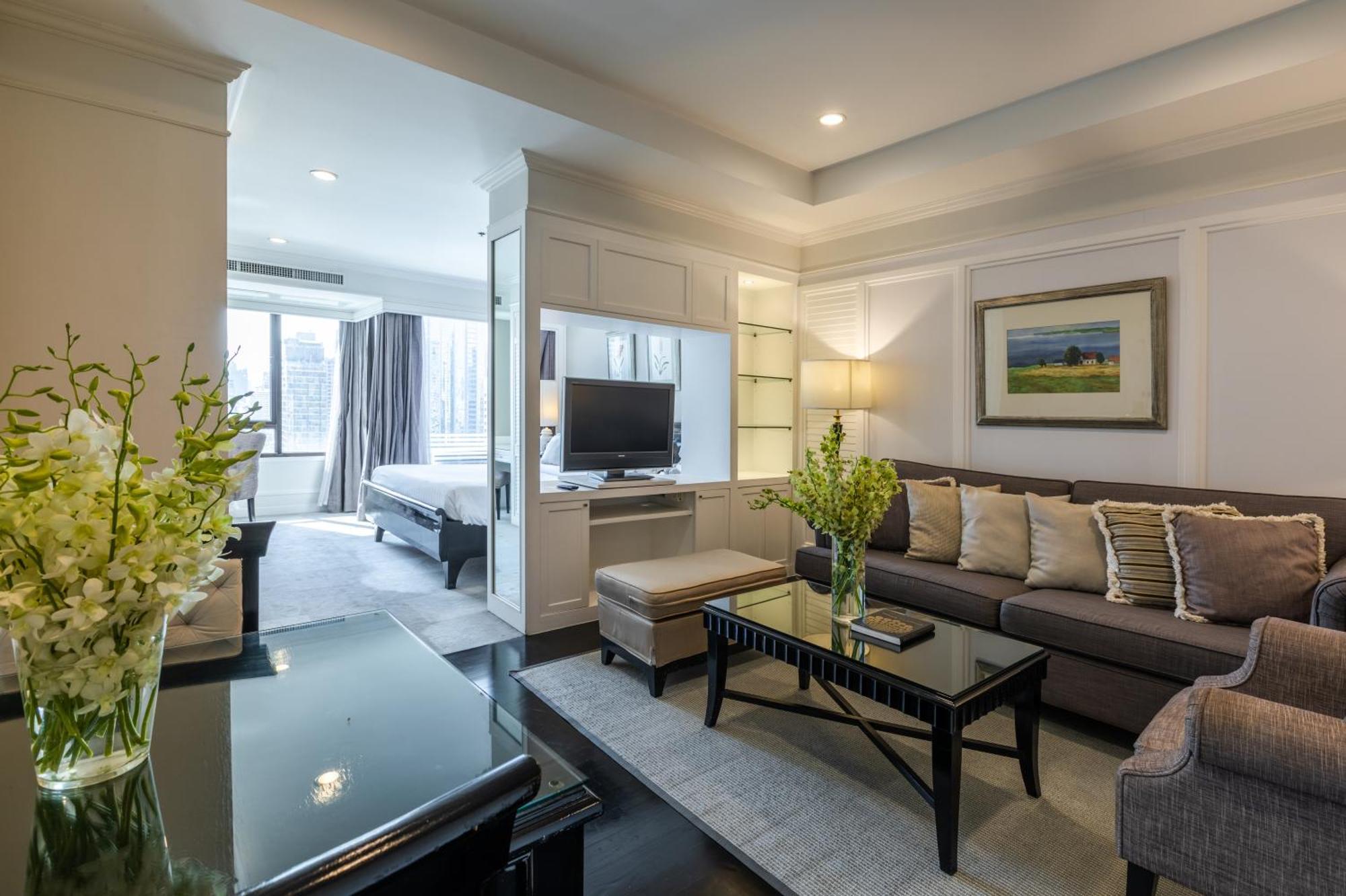 Cape House Langsuan Hotel Bangkok Exterior photo A suite at the hotel