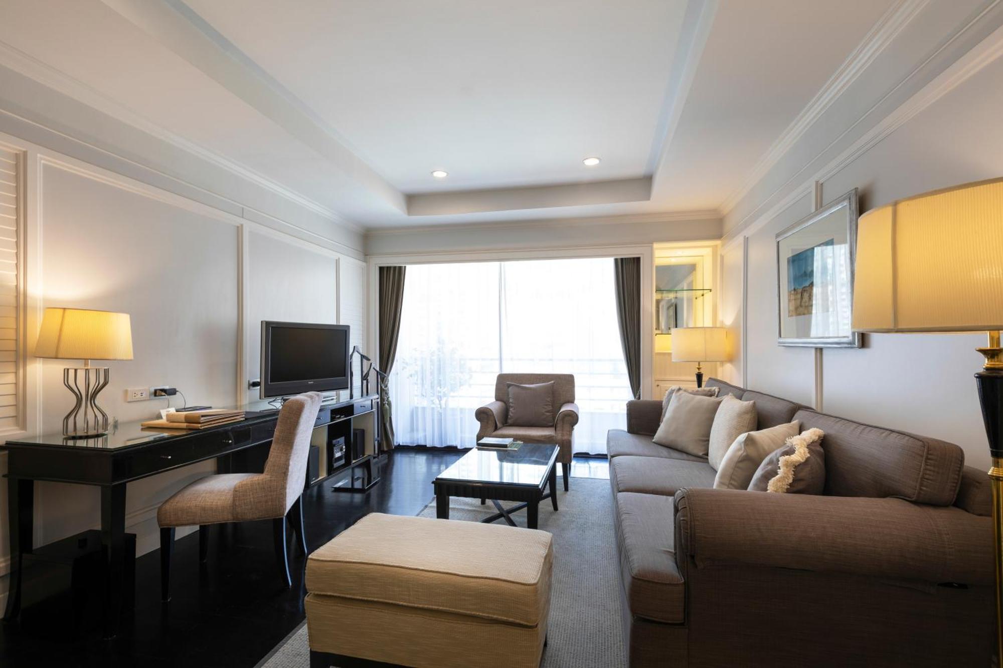 Cape House Langsuan Hotel Bangkok Exterior photo Living room